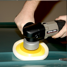 Kompressor polishing pads maintain optimum surface contact on curves.