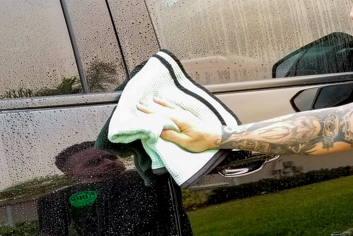 Dry the surface with a drying towel (or a car dryer) and enjoy the sleekness and hydrophobicity