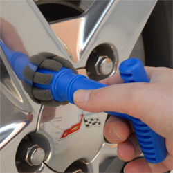 The Recessed Lug Nut Brush has a T handle for easy handling.