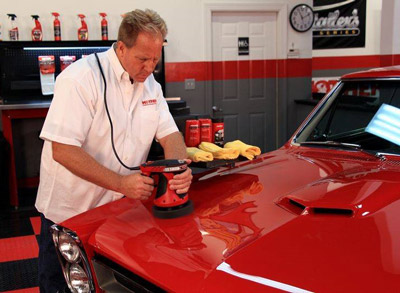 Mike Phillips demonstrates how easy it is to use the Mothers Wax Attack 2 Power Pro Polisher System