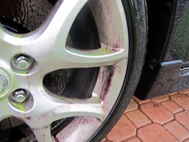 Sonax Wheel Cleaner turns red when it touches brake dust and grease.