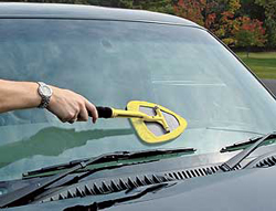 The Stoner Invisible Glass Reach & Clean Tool cleans the center windshields on large vehicles and SUVs.