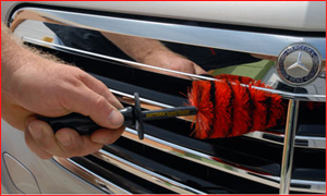 The Speed Master Jr. Wheel Brush cleans grills, narrow spoke wheels, wipers, and air intakes.