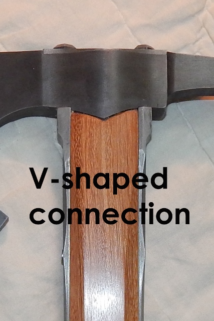 V-shaped hammer/head connection