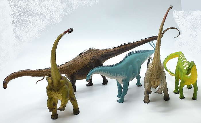 2022 Diplodocus Toy Buying Guide Front Picture