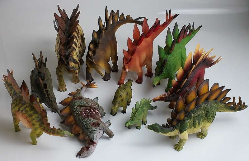 2022 Stegosaurus Toy Buying Guide Group Picture